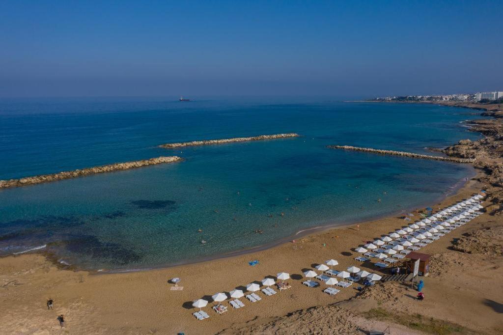Cosea Living: Seaside 2 Bedroom Flat Kings Palace 209 Пафос Екстер'єр фото